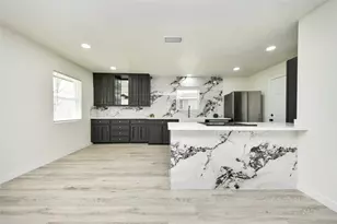 5442 Airport Blvd, Houston, TX 77048 - Photo 1