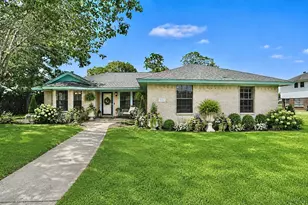 201 Red Oak Cir, Brazoria, TX 77422 - Photo 1