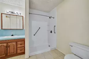 201 Red Oak Cir, Brazoria, TX 77422 - Photo 12