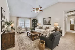 201 Red Oak Cir, Brazoria, TX 77422 - Photo 2