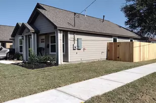 2208 Sam Wilson St, Houston, TX 77020 - Photo 2