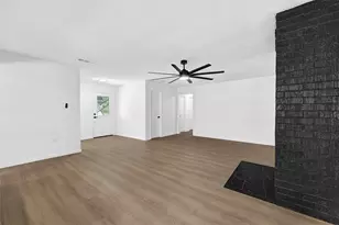 7114 Fox Run Dr, Angleton, TX 77515 - Photo 8