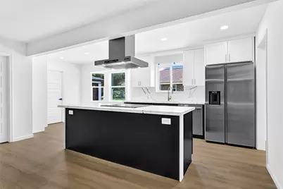 7114 Fox Run Drive, Angleton, TX 77515 - Photo 10