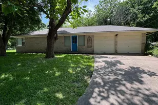 2704 Cedar Dr, Huntsville, TX 77320 - Photo 2