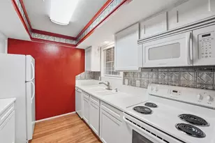 2232 S Piney Point Rd, Houston, TX 77063 - Photo 4