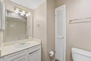 2232 S Piney Point Rd, Houston, TX 77063 - Photo 20