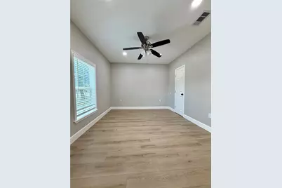 813 N Valderas Street, Angleton, TX 77515 - Photo 16