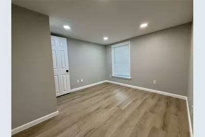 813 N Valderas Street, Angleton, TX 77515 - Photo 18