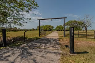 901 Casey St, Beaumont, TX 77713 - Photo 2