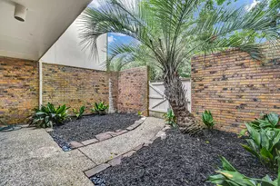 55 Chervil Common, Lake Jackson, TX 77566 - Photo 2