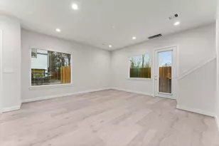 5905 Haring Ln, Houston, TX 77091 - Photo 10