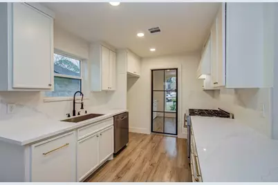 10511 Kirklane Drive, Houston, TX 77089 - Photo 16