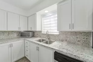 1823 Cherry Bend Dr, Houston, TX 77077 - Photo 20