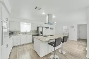 1823 Cherry Bend Dr, Houston, TX 77077 - Photo 4