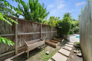 10214 Inwood Dr, Houston, TX 77042 - Photo 32