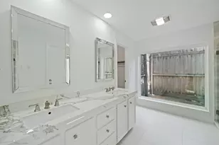 10214 Inwood Dr, Houston, TX 77042 - Photo 14