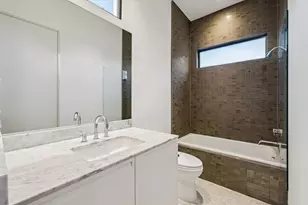 1527 Indiana St, Houston, TX 77006 - Photo 22