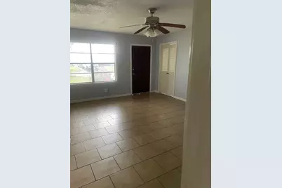 1710 14th Avenue N, Texas City, TX 77590 - Photo 2