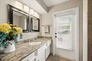 11007 Ella Lee Ln, Houston, TX 77042 - Photo 20