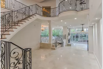 15 W Shady Lane #B, Houston, TX 77063 - Photo 2