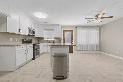 241 S Masonic Street, Bellville, TX 77418 - Photo 10