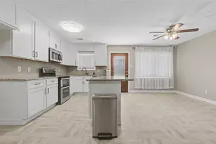241 S Masonic St, Bellville, TX 77418 - Photo 10
