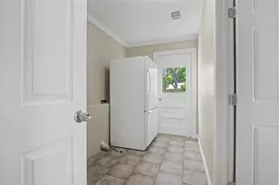 241 S Masonic St, Bellville, TX 77418 - Photo 16