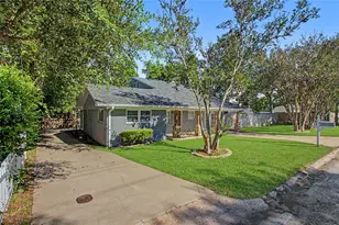 241 S Masonic St, Bellville, TX 77418 - Photo 2