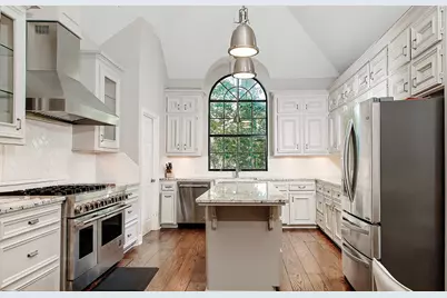 26 N Highland Court, The Woodlands, TX 77381 - Photo 2