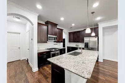 717 Via Lago, Webster, TX 77598 - Photo 8