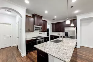 717 Via Lago, Webster, TX 77598 - Photo 8