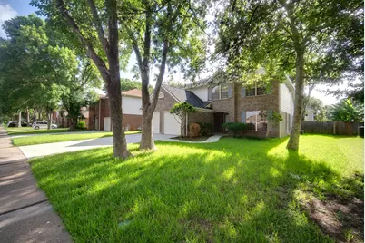 17143 Summer Hollow Drive, Sugar Land, TX 77498 - Photo 4