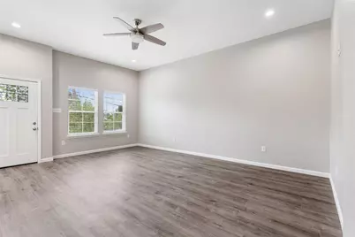 1321 E 35th Street #B, Houston, TX 77022 - Photo 8
