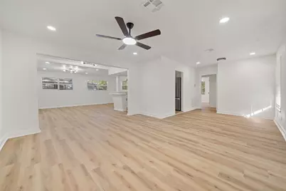 1402 4th Avenue N, Texas City, TX 77590 - Photo 6