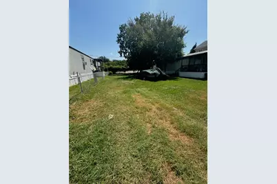 3215 Bay Oaks Harbor Drive, Baytown, TX 77523 - Photo 4