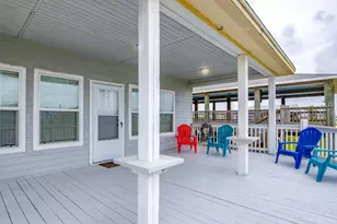 143 Ocean View Dr, Crystal Beach, TX 77650 - Photo 4