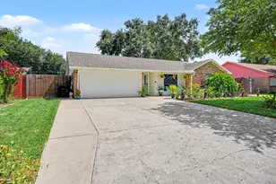 5003 Meadow Lark Ln, Dickinson, TX 77539 - Photo 4