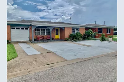 1114 Bayou Circle, Galveston, TX 77551 - Photo 2