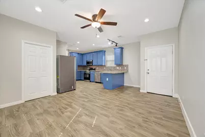 904 W Sealy Street #A-B, Alvin, TX 77511 - Photo 20