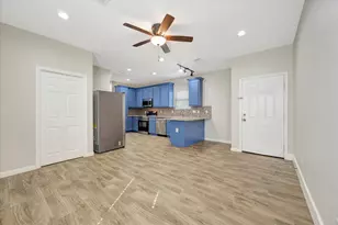 904 W Sealy St, Alvin, TX 77511 - Photo 20