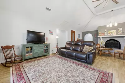 1015 N Fowlkes Street, Sealy, TX 77474 - Photo 4
