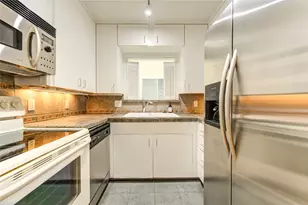1932 W Bell St, Houston, TX 77019 - Photo 1