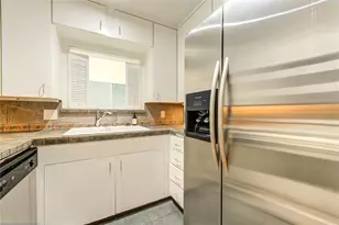 1932 W Bell St, Houston, TX 77019 - Photo 10