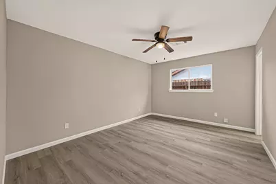 8630 Valley Meadow Drive, Houston, TX 77078 - Photo 16