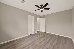 8630 Valley Meadow Dr, Houston, TX 77078 - Photo 12
