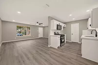 8630 Valley Meadow Drive, Houston, TX 77078 - Photo 4