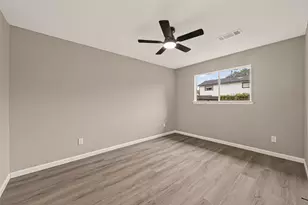 8630 Valley Meadow Dr, Houston, TX 77078 - Photo 10