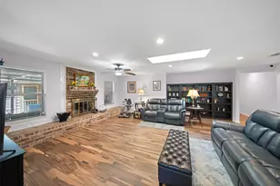 10710 Idlebrook Dr, Houston, TX 77070 - Photo 2