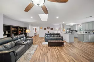 10710 Idlebrook Dr, Houston, TX 77070 - Photo 4