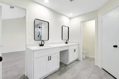 8726 Wildforest Drive, Houston, TX 77088 - Photo 18